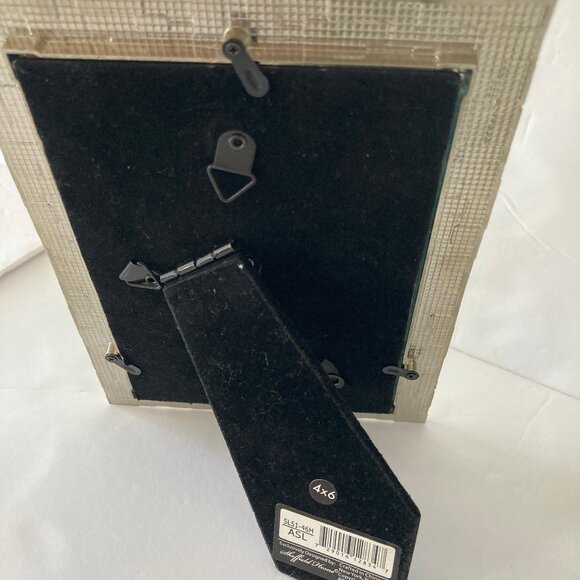 Azure Home  & Sheffield Set of Two Silver Tabletop Picture Frames 4 x 6 - Picture 3 of 5